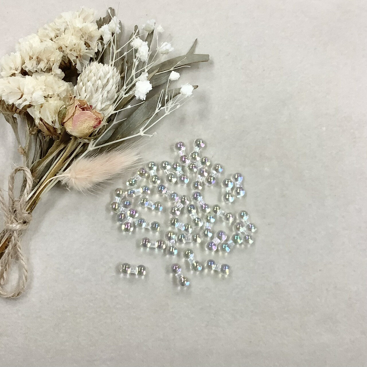 【 アクリル　ダンベルロンデル オーロラ 5×11mm 35ヶ j4】 アクセサリーパーツ スペーサー ビーズ クリア シルバー 透明 通し穴 穴あり AB ハンドメイド 手作り パーツ 作家 業務用 手芸 アクセサリー ピアス イヤリング ネックレス リングのサムネイル