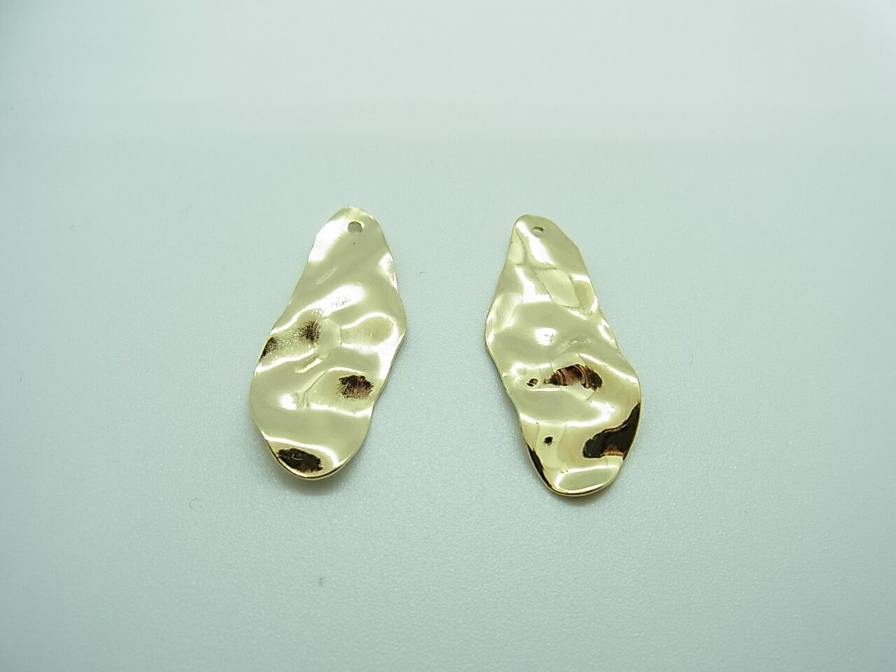 メタルパーツ　MND-003　ゴールド　穴付き　2個