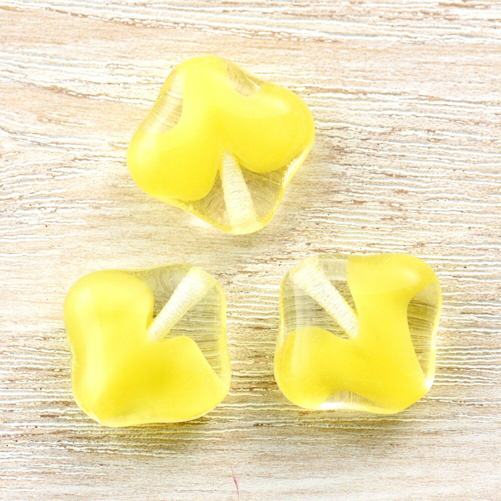 チェコビーズ　フラットスクエア　斜め穴　イエロー　アクセサリーパーツ