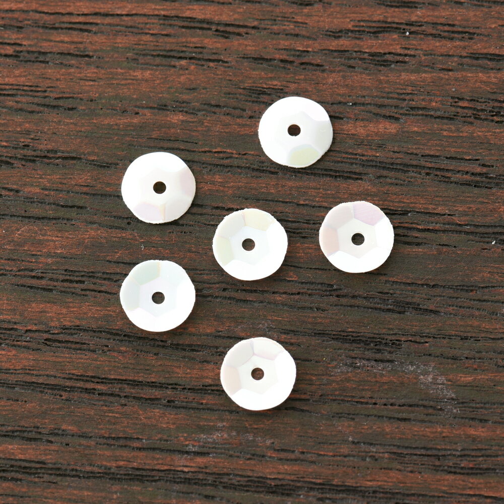 MIYUKI　糸通しスパンコール　亀甲　白（不透明AB）　アクセサリーパーツ