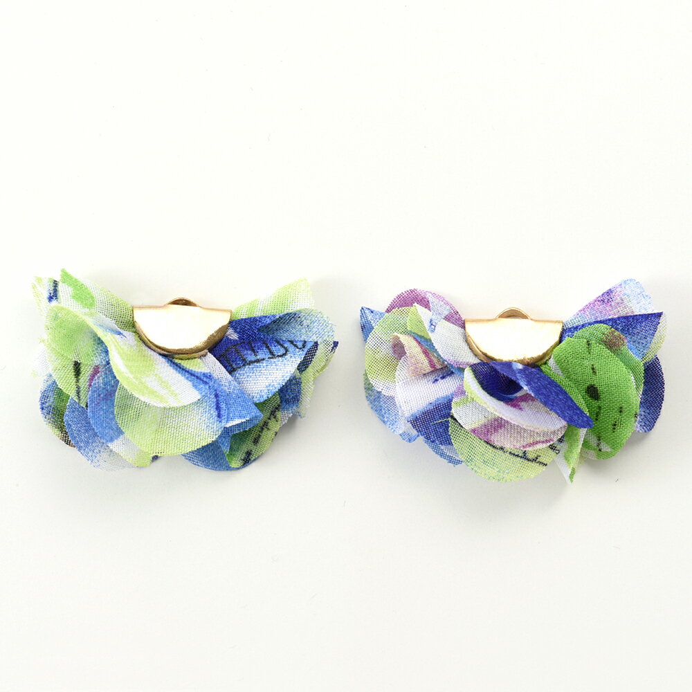 花びらタッセル　ハーフラウンドブルー系プリント