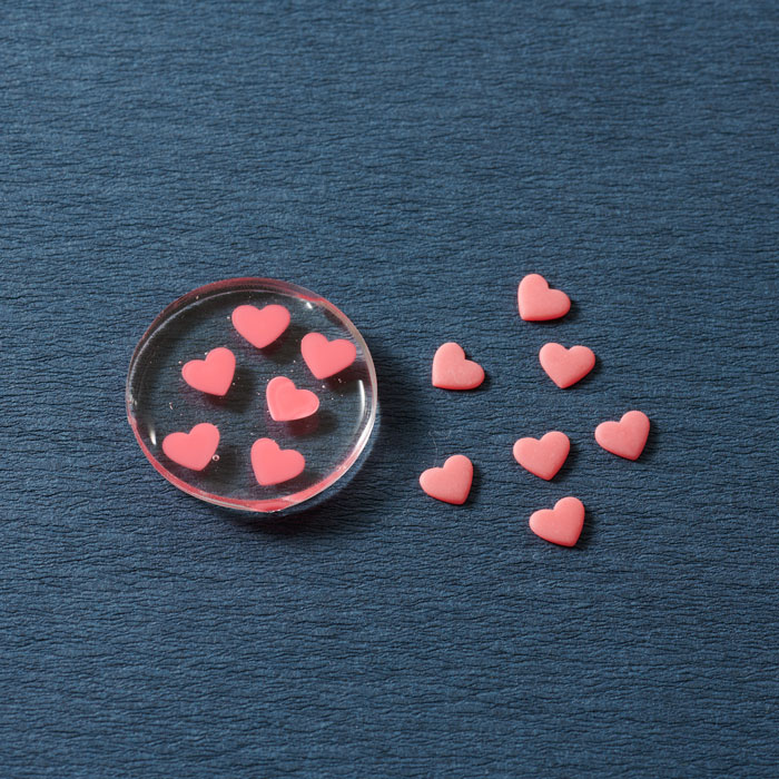 ハート型フレーク　7mm　ラメなし　コーラルピンク【ハンドメイド/手作り/手芸/ハンドメイドアクセサリ..