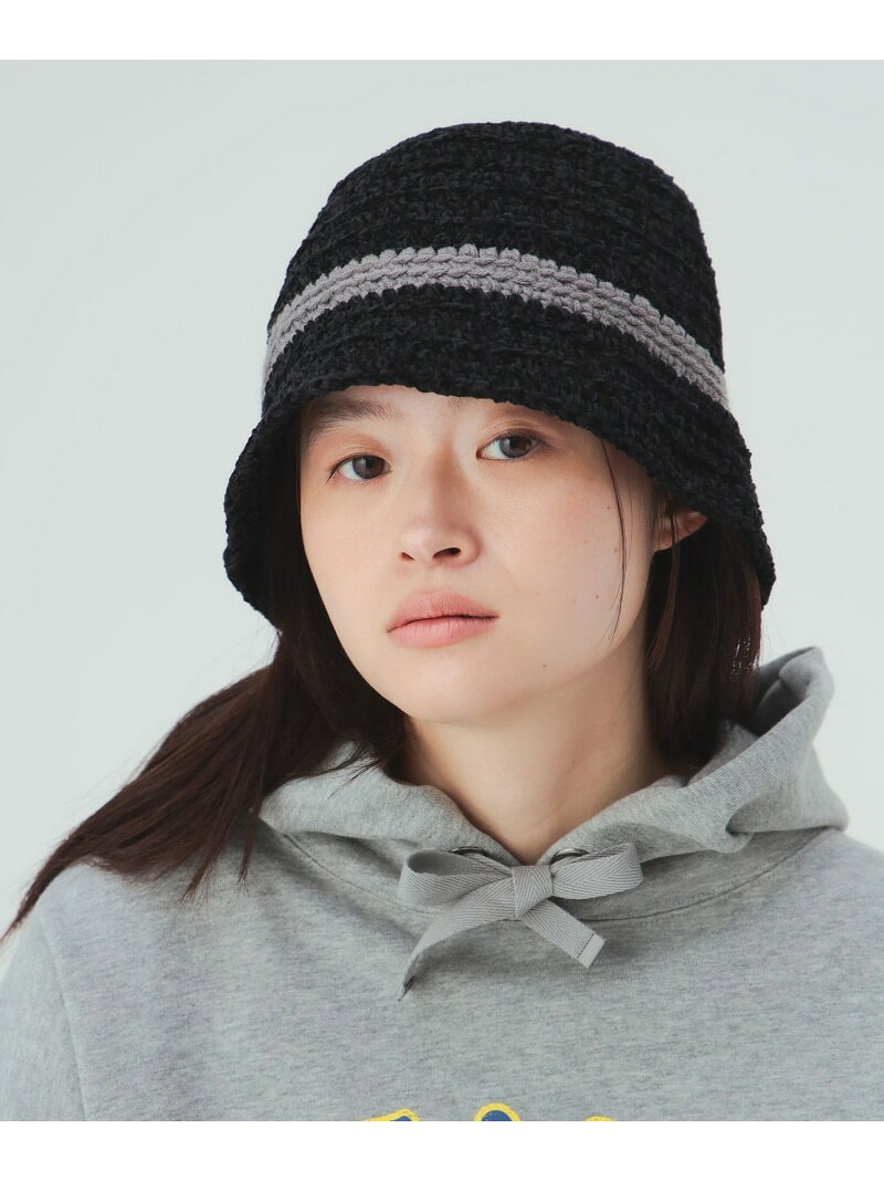 【予約商品について】 ※「先行予約販売中」「予約販売中」をご注文の際は予約商品についてをご確認ください。■重要なお知らせ※ 当店では、ギフト配送サービス及びラッピングサービスを行っておりません。ラッピング・ギフト配送について同時に複数の商品を注文された場合メーカー希望小売価格について置き配についてご利用ガイドBEAMS HEART（ビームス ハート）モールライン ニット ハットデイリーカジュアルに馴染む万能アイテム■デザイン温かみのあるニット素材を使用しシーズンムードを高めるバケットハット。配色のモールラインがアクセントとして映えます。深めに被れるシルエットでこなれ感のあるスタイルを演出。秋冬コーデのプラスワンとして重宝する、魅力溢れるアイテムです。■コーディネートパーカーやスウェットと合わせた王道カジュアルスタイルに相性抜群。フェミニンなワンピースの外しアイテムとして取り入れるのもおすすめです。幅広いテイストにマッチし、いつもの着こなしに加えるだけで一気に旬な雰囲気を高めてくれる万能なひと品です。■素材ポリエステルとアクリルの混紡素材。柔らかな肌触りです。※光の当たり具合やパソコンなどの閲覧環境によって実際の色味と異なって見える場合がございます。あらかじめご了承ください。※商品の色味は商品単体で撮影した画像をご参照ください。型番：43-41-0197-696-19-88 SR1078【採寸】サイズ高さ頭周りONE SIZE22.0cm56.0~58.0cm商品のサイズについて【商品詳細】中国製素材：ポリエステル94%　アクリル6%サイズ：ONE SIZE※画面上と実物では多少色具合が異なって見える場合もございます。ご了承ください。商品のカラーについて