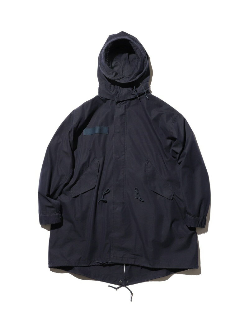 【予約商品について】 ※「先行予約販売中」「予約販売中」をご注文の際は予約商品についてをご確認ください。■重要なお知らせ※ 当店では、ギフト配送サービス及びラッピングサービスを行っておりません。ラッピング・ギフト配送について同時に複数の商品を注文された場合メーカー希望小売価格について置き配についてご利用ガイドBEAMS MEN（ビームス メン）M-6548 Coat 120/3 NYCO Oxford三子糸コットンとナイロンの交織■デザインアメリカ軍の寒冷地向けオーバーコートを基にデザインした、〈BEAMSPLUS（ビームスプラス）〉のM-6548コート。後身頃の裾が長く、中央で分かれたフィッシュテールと呼ばれる仕様が大きな特長です。肩にエポレットがない、すっきりとしたショルダーラインで構成されています。■ディテールフードは着脱可能で、縁には形状を調整できるワイヤーが入っています。ウエストのフラップポケットは、通常のポケットに加えてジップポケットを併設したダブルポケット仕様。ウエストと裾にはシルエットを調整するためのドローストリングが配されています。袖口は大ぶりなボタンで調整可能なストラップを付けています。■サイズフィールドジャケットの上から着用することを想定した、全体的にゆとりのあるAラインシルエット。アームホールも太めに設定されており、厚手のニットやジャケットの上からもスムーズに羽織ることが可能です。■素材兵庫県西脇市で製織した、オリジナルのナイロンコットンオックスフォード生地を使用。タテ糸に極細のコットン三子撚り糸（120番手3本撚り）を、ヨコ糸にナイロン糸を用いることで、しなやかさとハリを両立しています。高密度にしっかりと織り上げた、ヴィンテージ感のある風合いが特長です。■ケア方法水洗い・ドライクリーニング両方可（詳細は商品についている品質表示ラベルをご覧ください）BEAMSPLUS/ビームスプラス”永年着られる飽きのこない本物の男服”をコンセプトに、1940年代から60年代中期ころまでのアメリカのユニフォーム=総合衣料をベースにした現代のベーシックなユーティリティウェアを提案。型番：38-19-0125-139-79-16 QR5636【採寸】サイズ総丈肩幅身幅そで丈重量(g)S105.8cm55.7cm68.8cm63.1cm約1050M107.8cm57.8cm70.3cm64.2cm約1050L111.2cm59.4cm73.4cm66.7cm約1050XL111.9cm62.1cm76.6cm67.3cm約1050商品のサイズについて【商品詳細】中国製素材：コットン70%　ナイロン30%サイズ：S、M、L、XL※画面上と実物では多少色具合が異なって見える場合もございます。ご了承ください。商品のカラーについて