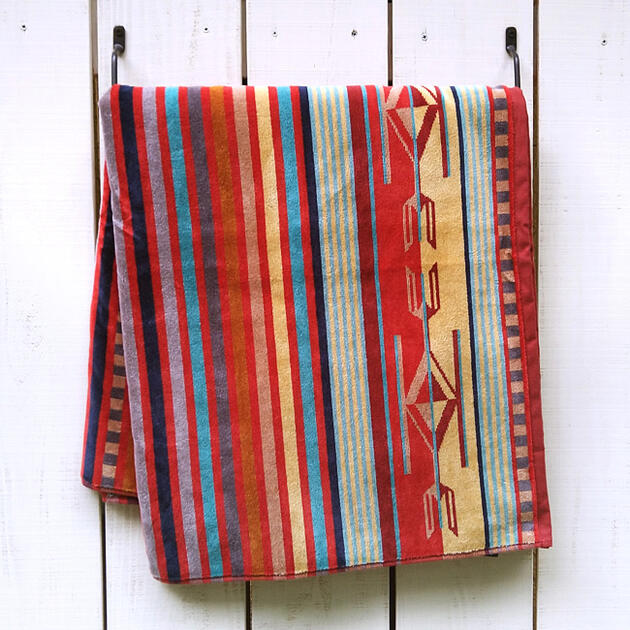 乐天商城 - Pendleton JE Native Jacquard Bath Towel Chimayo Garnet ペンドルトン 日本限定 ネイティブ ジャガード バスタオル ブランケット コットンベロア 厚手 大判 ビックサイズ レッド マルチ pendleton native ペンドルトン