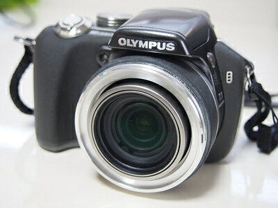 【商品名】OLYMPUS デジタルカメラ CAMEDIA (キャメディア) SP-550UZ（中古品）中古品の特性上、外箱,取り扱い説明書等は基本的には付属いたしません（付属しているものもございます）。商品として問題があるものではございません、動作いたします。また、商品名に【付属、特典、○○付き、ダウンロードコード】等の記載があっても中古品の場合は基本的にこれらは付属致しません。当店の中古品につきましては商品チェックの上、動作に問題がないものを取り扱っております。ご安心いただきました上でご購入ください。【ご注文〜発送完了までの流れ】ご注文は24時間365日受け付けております。ご注文後いただきました後に当店から注文確認メールが送信されます。発送までの期間といたしましては、ご決済完了後より2〜5営業日となります。発送完了後に発送通知番号記載のメールが送付されます。【ご注意事項】当店はお客様都合によるご注文・ご決済後のキャンセル・返品はお受けしておりません。ご承知おきのうえご注文をお願いいたします。当店は一部商品を他モール等と併売させていただいております。完売の際はご連絡させていただきます。予めご承知おきのほどお願いいたします。