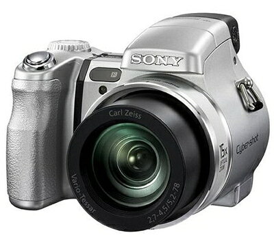 【商品名】ソニー SONY デジタルカメラ サイバーショット H7 シルバー DSC-H7 S（中古品）中古品の特性上、外箱,取り扱い説明書等は基本的には付属いたしません（付属しているものもございます）。商品として問題があるものではございません、動作いたします。また、商品名に【付属、特典、○○付き、ダウンロードコード】等の記載があっても中古品の場合は基本的にこれらは付属致しません。当店の中古品につきましては商品チェックの上、動作に問題がないものを取り扱っております。ご安心いただきました上でご購入ください。【ご注文〜発送完了までの流れ】ご注文は24時間365日受け付けております。ご注文後いただきました後に当店から注文確認メールが送信されます。発送までの期間といたしましては、ご決済完了後より2〜5営業日となります。発送完了後に発送通知番号記載のメールが送付されます。【ご注意事項】当店はお客様都合によるご注文・ご決済後のキャンセル・返品はお受けしておりません。ご承知おきのうえご注文をお願いいたします。当店は一部商品を他モール等と併売させていただいております。完売の際はご連絡させていただきます。予めご承知おきのほどお願いいたします。