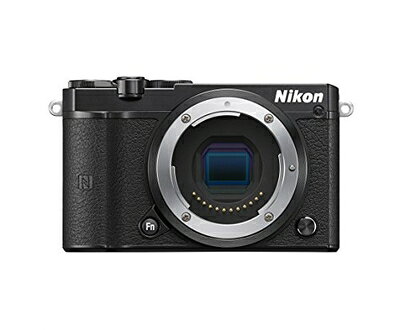 【商品名】Nikon ミラーレス一眼 Nikon1 J5 ボディ ブラック J5BK（中古品）中古品の特性上、外箱,取り扱い説明書等は基本的には付属いたしません（付属しているものもございます）。商品として問題があるものではございません、動作いたします。また、商品名に【付属、特典、○○付き、ダウンロードコード】等の記載があっても中古品の場合は基本的にこれらは付属致しません。当店の中古品につきましては商品チェックの上、動作に問題がないものを取り扱っております。ご安心いただきました上でご購入ください。【ご注文〜発送完了までの流れ】ご注文は24時間365日受け付けております。ご注文後いただきました後に当店から注文確認メールが送信されます。発送までの期間といたしましては、ご決済完了後より2〜5営業日となります。発送完了後に発送通知番号記載のメールが送付されます。【ご注意事項】当店はお客様都合によるご注文・ご決済後のキャンセル・返品はお受けしておりません。ご承知おきのうえご注文をお願いいたします。当店は一部商品を他モール等と併売させていただいております。完売の際はご連絡させていただきます。予めご承知おきのほどお願いいたします。