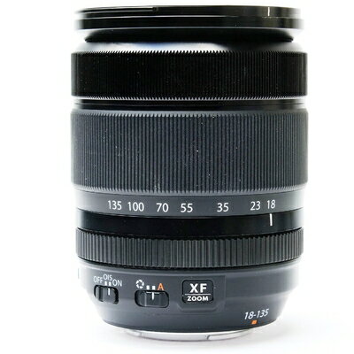 【中古】（新古品） Fujifilm XF 18-135mm f/3.5-5.6 R LM OIS WR レンズ # 16432853 (ホワイトボックス)。