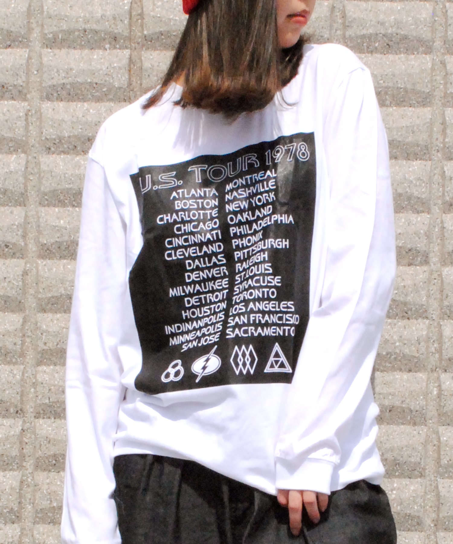 ロンT イラスト レディース 長袖Tシャツ プリントロンT Tシャツ 長袖 カットソー ロンティー ブランド おしゃれ 大人 クルーネック ストリート 春服 夏服 秋服 冬服 黒 白