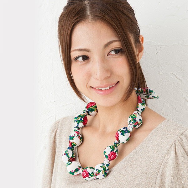 ポーランド フォークアート柄 布包みネックレス ホワイト 直輸入 ポーランド土産