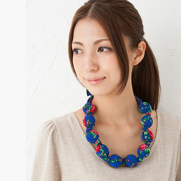 ポーランド フォークアート柄 布包みネックレス ブルー 直輸入 ポーランド土産