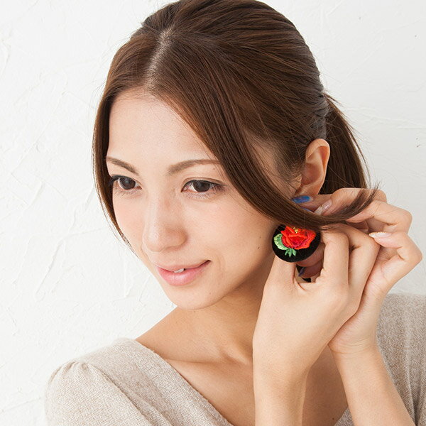 ポーランド 伝統バラ刺繍　ピアス