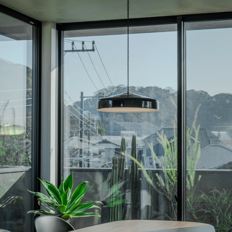 Rakuten - LEDペンダントライト EON LED PENDANT LIGHT L イオン 調光 リモコン式 ダイニング リビング スチール 真鍮 ブラック ホワイト グレージュ ペールカラー モノトーン 北欧モダン シック モダン ミニマル 高さ調節 コード収納 おしゃれ ライト 照明 引掛シーリング