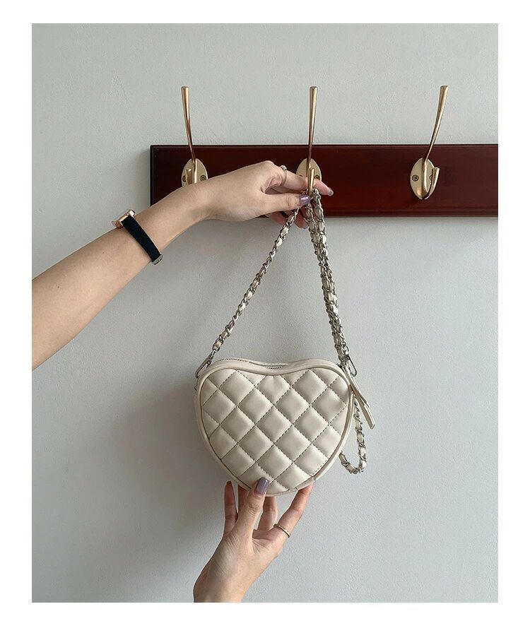 夏 新作 トレンド 刺繍 レッドチェーン レディース