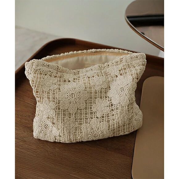 楽天beautivity【新商品入荷】ポーチ 花柄 刺繍 かぎ針編み 花柄ポーチ スクエア 収納 服飾雑貨 韓国ファッション 春 夏 秋 冬 オフィスカジュアル シンプル ホーム 旅行 レディース メイクポーチ 化粧ポーチ 小物入れ