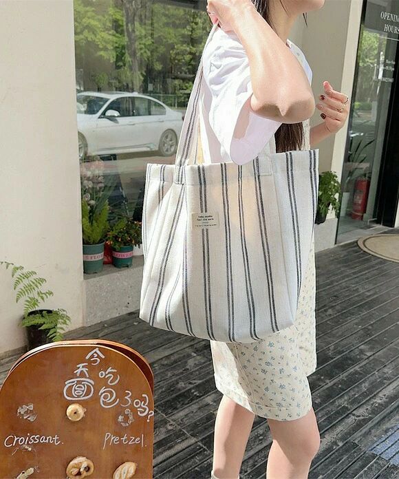 楽天beautivity【新商品入荷】バッグ トートバッグ 大容量 キャンバス ストライプ 柄 台形 春 夏 秋 冬 オフィスカジュアル シンプル 通勤 通学 旅行 サブバッグ ママ レディース 10代 鞄 服飾雑貨 韓国ファッション