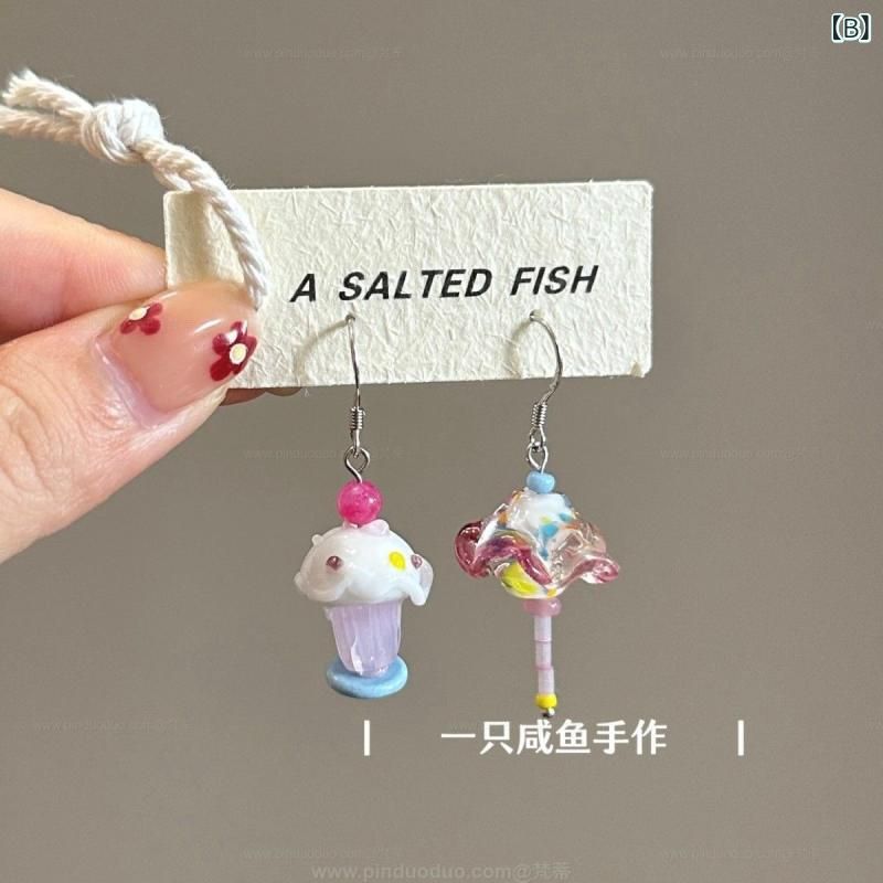 beautivityのピアス フラワー 花 アシンメトリー フープピアス ブルー 青 小花 モチーフ 両耳用 揺れる 華やか 左右非対称 アクセサリー ジュエリー ファッション小物 ギフト プレゼント 贈り物 結婚式 二次会 お呼ばれ オフィス カジュアル デイリー 雑貨｜アングル2