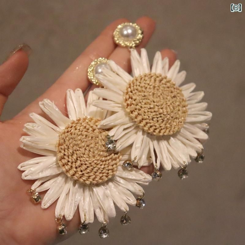 beautivityのピアス レディース ラフィア ひまわり 大ぶり フラワーモチーフ ボタニカル ボヘミアン リゾートスタイル サマーアクセサリー 揺れるスイングタイプ 素材 ジュエリー ギフト プレゼント 贈り物｜アングル2