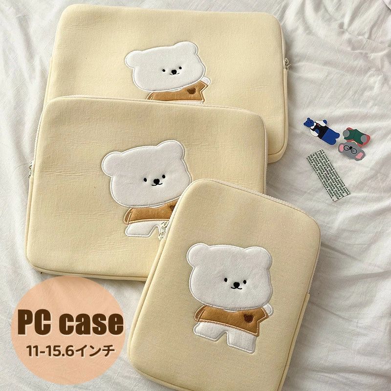 商品説明 商品内容 パソコンケース 素材 ボリエステルなど 生産国 中国 サイズ 11インチ：21*28cm 13/14インチ：35*26cm 15/15.6インチ：39*28cm ※平置き採寸になります。実際のサイズとは誤差が出る場合がございますので、参考サイズとしてご覧ください。 注意書き ※商品写真は、できる限り現品を再現するように画像処理などの補正を行っておりますが、ご利用のモニターや環境により差異が生じます。予めご了承ください。 ※画面保護フィルムの形状により本製品と併用できない場合がございます。 材質の特性上、折り曲げたり強い衝撃を与えますと破損する恐れがございます。着脱の際などお取扱いにご注意ください。 本製品ご使用における人体・スマートフォン本体を含む持ち物・データなどの損傷、破損に対し、弊社は一切の責任を負いかねます。 細部のデザイン等が予告なく変更になる場合がございます。 ※生地の特性上、多少ニオイがある場合がございますが、日陰干しで数日干していただくか、あるいは数回ご使用していただく間に、 ニオイは気にならなくなります。 ※上記の数値は、実測によるものです。多少の誤差はご容赦ください。 ※仕様は予告なく変更される場合があります。（ご使用に差し支えない程度） その他 ・お客様が通常と同じお買い物ステップで安心しての商品を購入できるよう、市場からを受けた委託先である（株）コマースロボティクスが、当店の店舗運営業務を行います。 ・当店でご購入された商品は、原則として、「個人」としての取り扱いになり、中国の浙江省からお客様のもとへされます。 ・個人される商品は、すべてご注文者自身の「個人使用・個人消費」が前提となりますので、ご注文された商品を第三者へ譲渡・転売することは法律で禁止されております。 ・ご注文後、5営業日以内に手続きをいたします。作業完了後、5〜9日程度でのおとなります。（詳しい情報が商品ページにてご確認ください） ・時に関税・課税される可能性がありますが、当ストアの負担となりますので、ご安心ください。