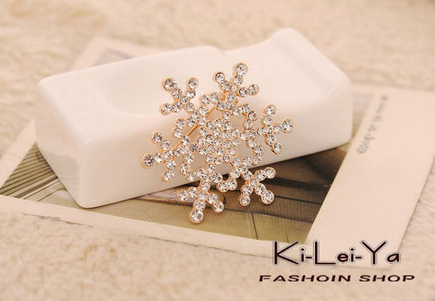 1000円ポッキリ【ネコポス便対応】キラキラ 雪の結晶 スノー フレーク クリスマス ブローチ ペンダント トップ ジュエリー ライン ストーン ゴールド Xmas クリスマス ホワイトデー プレゼント 入園式 卒園式のサムネイル