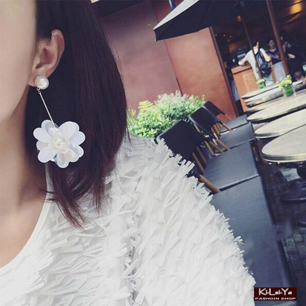 最安値に挑戦【ネコポス便対応】フラワー ピアス 大きめ ゆらゆら 可愛い ピアス オリジナル デート パーティー 彼女へ プレゼント