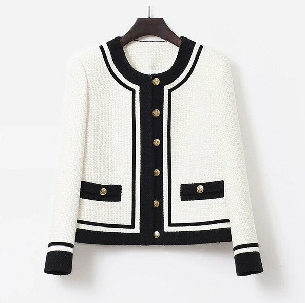 ツイードホワイトジャケット 黒パイピング ラウンドネック 丸首 ジャケット 上着 羽織り ツイード 長袖 秋冬 白ホワイト 大人 レディース 高見え 着映え セレモニー 式典 仕事 きれいめ ゴールドボタン エレガント 上品 高級感 可愛い