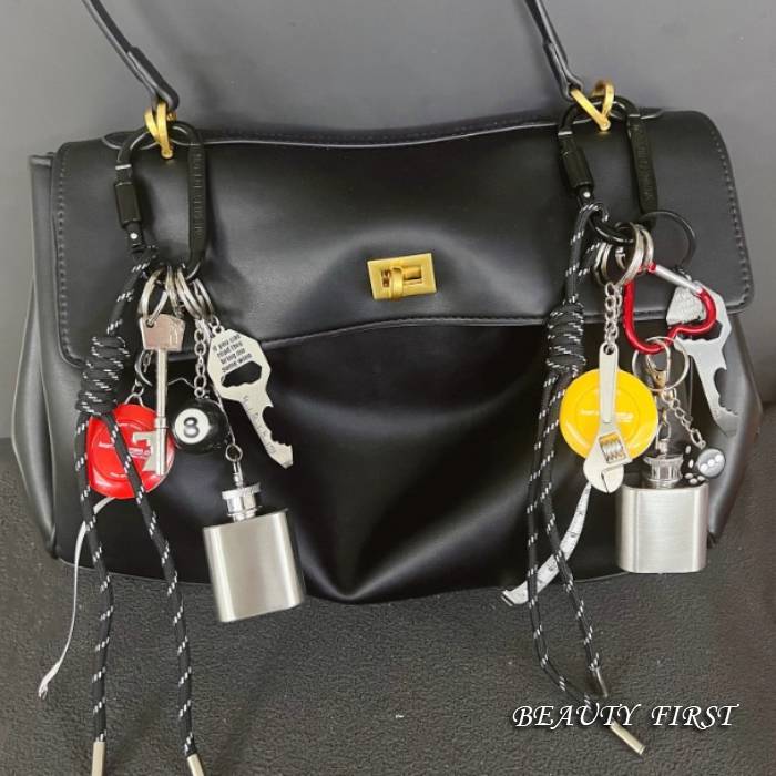 [メール便発送] 2タイプ バックチャーム 赤レッド 黄色イエロー キーホルダー キーチェーン チェーン チャーム 可愛い ロングサイズ 上品 ギフト プレゼント 大人 キッズのサムネイル