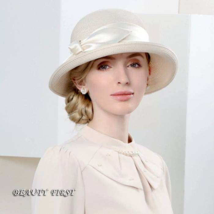 サテンテープ付き麦わら帽子 ライトベージュ 帽子 麦わら帽子 ヘッドドレス 礼装帽子 レディース ハット 上品 高級感 軽量 涼し気 通気性抜群 春夏 スプリング サマー 食事会 デイリー 小顔効果 日よけ 紫外線防止 可愛い