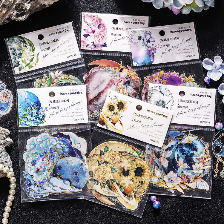 即日出荷 オーロラ 箔押し ステッカー 大きめ フレークシール 海外 コラージュ 素材 惑星 花 フラワー 蝶 銀箔押し PET素材 クリアシール 透明 10枚 華やか 神秘 惑星 花 ジャンクジャーナル 手帳 シール PET素材 耐水 おしゃれ スクラップブック スマホカバー 手帳 日記 DIY