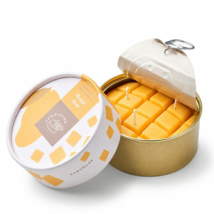 トロピカルフルーツをそのまま閉じ込めたようなデザイン。甘くジューシーで、みずみずしいフルーティーな香りが広がり、まるで南国のリゾートにいるような心地よい空間を演出します。--------------------------------------------------CANDLECAN(キャンドルカン)は、「缶詰で提供される、燃えるようなごちそう」をコンセプトにした、リトアニア発のコンセプチュアルなホームフレグランスブランドです。熟練した職人により1つひとつ手作業で作られており、本物の食品のような精巧な造形美が特徴です。素材には石油由来のパラフィンを一切使用せず、環境と健康に配慮した100%植物性(ベジタブル）ワックスを採用しています。また、地域の小規模コミュニティから積極的に雇用を生み出しており、ESGを重視する現代の消費者ニーズに応えるエシカルな生産背景を持っています。ユーモア溢れるアート性と、洗練されたアロマ体験を融合させた、まったく新しい形のキャンドルです。メーカーまたは輸入元キャンドルカン区分リトアニア製 化粧品広告文責有限会社ビューティーファイブ TEL：042-767-2790※原産国が複数ある商品につきましては、入荷の時期により原産国が異なりますので、予めご了承ください。※当社にて取扱いしております香水、コスメ、ヘアケア商品、ブランド品などの商品は、一部国内メーカー物を除き全て並行輸入品となっております。※輸入時にすでに外箱、パッケージに傷みがある場合がございます。輸入時の傷みと思われるものは不良の対象とはなりませんのでご了承下さい。※リニューアルや商品生産国での仕様違い等で、外観が実物と掲載写真と異なる場合がございます。また、入荷時期により外観が異なる商品が混在している場合がございますが、ご注文時に外観をご指定いただく事はできかねます。※当店の在庫は、他の運営サイトと共有しております為、他運営サイトの注文状況によっては、ご注文が可能であっても、欠品となる場合がございます。入荷が見込めない商品につきましては、メールにてキャンセルのご案内を致します。当社では上記の点をご理解いただいた上でのご注文という形で対応させていただきます。訳あり テスター 香水・フレグランスはコチラからどうぞ訳アリ 箱なし 香水・フレグランスはコチラからどうぞアロマ&nbsp;>&nbsp;アロマキャンドル&nbsp;>&nbsp;キャンドルアロマ:アロマキャンドル:キャンドルCANDLECAN:AROMA CANDLE MANGO BOWLキャンドルカン アロマキャンドル マンゴ— ボウル 277g