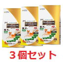 商品説明・仕様 輝く毛艶、皮膚の健康維持のために、オメガ6&3脂肪酸をバランスよく調整 皮膚の健康維持のために、ビタミンA、B群、C、Eを強化 消化性に配慮した原材料を配合 骨、歯の健康維持のために、カルシウム・リンをバランスよく調整 ビタミンE強化で、健康維持により免疫力維持をサポート 健康な便に配慮して食物繊維たっぷりの素材を配合 容量：4kg 原材料：穀類(トウモロコシ、小麦粉、コーングルテンミール、パン粉、玄米等)、肉類(チキンミール、チキンエキス等)、魚介類(フィッシュミール、フィッシュエキス、小魚パウダー)、豆類(大豆、大豆パウダー、大豆エキス)、動物性油脂、野菜類(ビートパルプ、ニンジンパウダー、カボチャパウダー、ホウレンソウパウダー)、酵母、糖類(ショ糖、オリゴ糖)、ミネラル類(カルシウム、塩素、コバルト、銅、鉄、ヨウ素、カリウム、マンガン、ナトリウム、亜鉛)、ビタミン類(A、B1、B2、B6、B12、C、D、E、K、コリン、ナイアシン、パントテン酸、ビオチン、葉酸)、ミルクカルシウム、酸化防止剤(ミックストコフェロール、ハーブエキス) 製造国：日本 発売元：ユニ・チャーム 株式会社 広告文責（有）テクノウエア TEL 06-4307-6393 ※パッケージデザイン・仕様は予告なく変更することがあります。