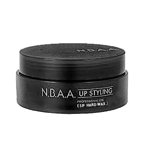 株式会社ジェニュイン NBAA 美容師用ヘアスタイリング アップスタイリングシリーズ 新井唯夫先生が代表を務めるサロン向けブランド「N.B.A.A.」から登場のヘアスタイリング。 人生を彩る輝かしい1日を美しい髪でサポートする、ヘアスタイリストのためのアップスタイリングアイテム。 髪の下地の質感調整を容易にし、時代やライフスタイルとともに変化する様々なアップスタイルのデザインに対応する、プロフェッショナルユーズのヘアスタイリングシリーズ。 SPハードワックス　 手のひらでは伸びやすく、髪につけた時に急激に立ち上がりや、引っかかりを与えるハードタイプのワックス。 パサパサな生え際やうぶ毛のフィッティングに最適。メンズのショートヘアにもオススメ。 フィニッシングブラシには手のひらでなじませてご使用ください。 原則お取り寄せとなります。 通常1週間前後でお届けです。