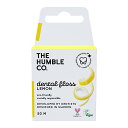 商品名 デンタルフロス フレーバー レモン 内容量 50m（約125回分） ブランド THE HUMBLE CO 販売元 株式会社メリーゴーラウンド 生産国 スウェーデン 広告文責 株式会社コスメランド 076-461-7393 世界をかえる、近道はない。 THE HUMBLE CO.（ザ ハンブル コー）はパーソナルケア製品において、デザインや人道的な生産に至るまで、小さな革命を起こし続けています。 THE HUMBLE WAY！ 謙虚な方法で！ OUR STORY 歯科医のノエル・アブデイエムは、若い歯科学生だった頃、ジャマイカで歯科ボランティアのグループに参加しました。 虫歯に苦しむ子供たちを治療する中で、手遅れで治療ができず腐った永久臼歯を抜くしか方法がない、ということも経験しました。世界には、十分な口腔ケアの機会を得られない子どもたちが多くいることを実感し、ノエルはこの問題に取り組むことを決意しました。 スウェーデンで生まれ育ったノエルは、幼い頃から自分たちの惑星を愛することを自然と学んでいたため、プラスチック歯ブラシの廃棄問題についても心を痛めていました。 これらは、先進国で私たちが生み出し、今まで対処も責任も負わなかった2つの問題です。 口腔疾患によって引き起こされる苦痛や障害を防ぐ手段を地球上のすべての人に、持続可能な方法で提供することを目的として、2013年、THE HUMBLE CO.を設立しました。 大切にしていること 有害な化学物質を使用しません 動物実験は実施していません クルエルティフリー FDA認証取得 歯科医師による開発 シンプルで機能的な北欧デザイン 環境に優しい製造、包装 プラスチックを減らしたい 世界では、毎年100億以上ものプラスチックオーラルケア製品が消費されています。そのほとんどが、最終的に埋め立て地や海へと捨てられます。 それらは分解されず、永遠に消えません。 私たちの住む美しい地球にある、海で楽しい時間をすごしているときに、捨てられゴミとなり、さらには環境を汚染するプラスチック製品を目にしたくありません。 THE HUMBLE CO.（ザ ハンブル コー）はプラスチックオーラルケア製品と戦い続けています。プラスチック製品を減らす戦いに、あなたも一緒に参加してください。 GIVING SMILES ハンブルスマイル財団は、支援が必要な地域に住む世界中の子供たちの口腔ケア支援を行っています。THE HUMBLE CO.（ザ ハンブル コー）はハンブルスマイル財団の活動を支えています。 世界中の笑顔を守るために。&nbsp; &nbsp; デンタルフロス レモン ナチュラルワックス使用 ジューシーなフレーバーを楽しみながら、しっかりと汚れをからめ取ることができる、デンタルフロス。 毎年7億個ものプラスチック製フロスケースが捨てられていることに着目し、今までにない新たな紙製のパッケージを開発しました。再利用可能な紙製の外装パッケージを使用し、外装パッケージ自体がフロスディスペンサーの役割になり、プラスチックケースの必要性を排除しました。 ナチュラルワックスを使用 従来のフロスに使用されている、ゼラチンやPFC（過フッ素化合物）を使用せず、天然のキャンデリラワックスをフロスにコーティング。するっと歯間に入っていくなめらかな使い心地は、フロス初心者にもおすすめです。ワックスには、天然のナチュラルフレーバーに加え、樺の木からとれたキシリトールを配合。フロッシング後は心地よいすっきり感が続きます。フロスを歯の側面に沿わせるようにして、上下に動かしながら汚れをかき落とします。 デンタルフロスって必要？ はい！毎日、使ってください！ どんなに時間をかけて丁寧に磨いても、歯ブラシだけで除去できるプラークは約60%。デンタルフロスを使うことで、約85％まで除去できます。（残りはプロによる定期的なケアを受けてくださいね。） 内容量：50m（約125回分）