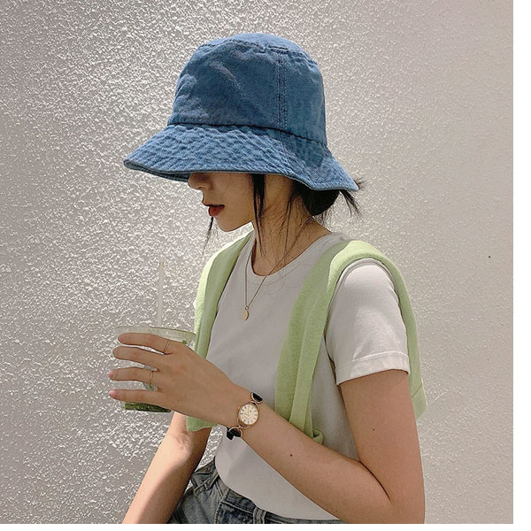 Rakuten - デニム 生地 バケット ハット レディース 女性 お洒落 エレガント ト 気品 華やかさ 清楚 洗練 カジュアル フォーマル 食事 普段使い 春夏秋冬 上品 トレンド 食事会 パーティー 綺麗 可愛い 被りやすい ベレーキャップ 小顔効果 優雅 一品
