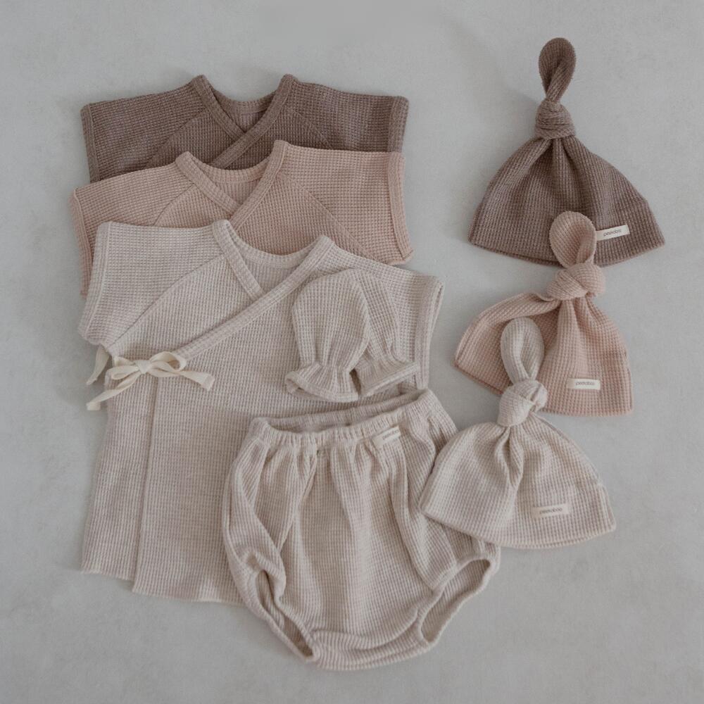 樂天商城 - ニューボーン4点セット【正規品】peekaboo 退院着 夏 ワッフル 半袖 新生児 oh yeah newborn set ニューボーン フォト セット peekaboo newborn 退院着 新生児服 帽子 ひっかき防止 手袋 ニューボーンフォト 出産祝い 出産準備 ベビー ナチュラル 韓国 ベビー服 べべリン