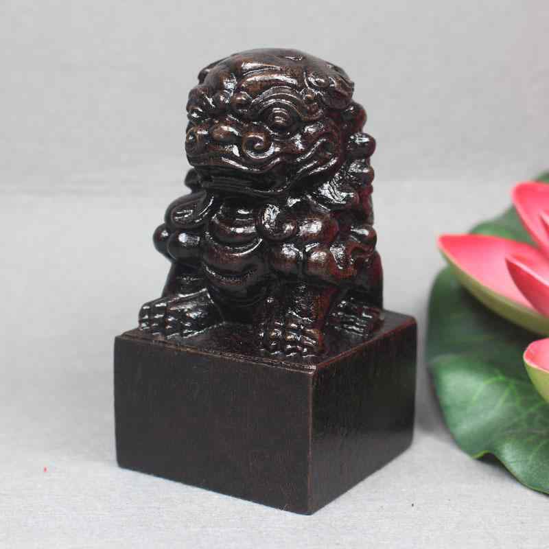 乐天商城 - 置物 ベトナム産 天然沈香木 獅子 印章 木彫り 丸彫り 手作業 研磨仕上げ 手持ち飾り 工芸品 インテリア 玄関 書斎 縁起物 開運 贈答品 ビジネスギフト