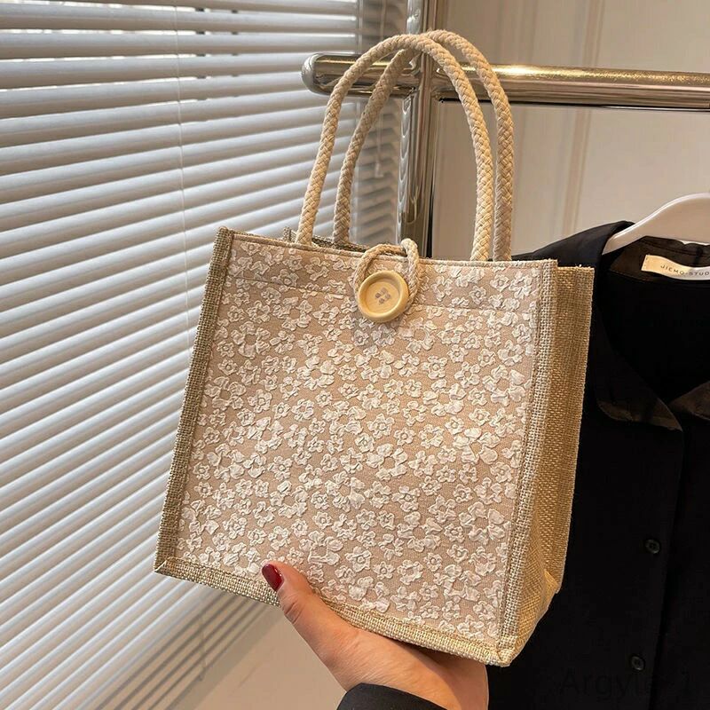 バッグ 麻 かわいい 買い物袋 手提げ袋 エコバッグ 麻織物 長持ち トートバッグ 大容量 小物収納 家庭用品 折り畳み可 持ち運び 無地 洗いやすい 便利 通学 旅行 修学旅行 学生 大人 シンプルな "【素材】麻織物【特徴】手提げ袋は立てることができて、4つの角に丈夫な縫製で、手持ちにはパッドがあります。手触りが快適で、手を締めず、柔らかくて軽いです。ジュートの素材でリクエストできて、洗いやすい、軽い、持ち運びが便利のメリットがあります。【おすすめ】お出かけ、散歩、買い物、遠足、修学旅行に広い範囲で適用します。学生にも、大人にも役に立ちます。" 2当店は他の店舗と在庫を共有し、商品の販売をおこなうとおりますため、ご注文をいただいた商品が在庫切れの状態になっている可能性をご承知おきください。通常の商品は発送まで約5日間を予想しておりますが、発送前には全ての商品を精密に検査いたしますが、万一商品の汚損・破損・故障や在庫不足の状況が発生した場合は、当店より3営業日以内に電話または電子メールにてご連絡いたします。その際はご不便をおかけいたしますが、ご了承のほどよろしくお願いいたします。 バッグ 麻 かわいい 買い物袋 手提げ袋 エコバッグ 麻織物 長持ち トートバッグ 大容量 小物収納 家庭用品 折り畳み可 持ち運び 無地 洗いやすい 便利 通学 旅行 修学旅行 学生 大人 シンプルな "【素材】麻織物【特徴】手提げ袋は立てることができて、4つの角に丈夫な縫製で、手持ちにはパッドがあります。手触りが快適で、手を締めず、柔らかくて軽いです。ジュートの素材でリクエストできて、洗いやすい、軽い、持ち運びが便利のメリットがあります。【おすすめ】お出かけ、散歩、買い物、遠足、修学旅行に広い範囲で適用します。学生にも、大人にも役に立ちます。" 2当店は他の店舗と在庫を共有し、商品の販売をおこなうとおりますため、ご注文をいただいた商品が在庫切れの状態になっている可能性をご承知おきください。通常の商品は発送まで約5日間を予想しておりますが、発送前には全ての商品を精密に検査いたしますが、万一商品の汚損・破損・故障や在庫不足の状況が発生した場合は、当店より3営業日以内に電話または電子メールにてご連絡いたします。その際はご不便をおかけいたしますが、ご了承のほどよろしくお願いいたします。バッグ 麻 かわいい 買い物袋 手提げ袋 エコバッグ 麻織物 長持ち トートバッグ 大容量 小物収納 家庭用品 折り畳み可 持ち運び 無地 洗いやすい 便利 通学 旅行 修学旅行 学生 大人 シンプルな "【素材】麻織物【特徴】手提げ袋は立てることができて、4つの角に丈夫な縫製で、手持ちにはパッドがあります。手触りが快適で、手を締めず、柔らかくて軽いです。ジュートの素材でリクエストできて、洗いやすい、軽い、持ち運びが便利のメリットがあります。【おすすめ】お出かけ、散歩、買い物、遠足、修学旅行に広い範囲で適用します。学生にも、大人にも役に立ちます。" 2当店は他の店舗と在庫を共有し、商品の販売をおこなうとおりますため、ご注文をいただいた商品が在庫切れの状態になっている可能性をご承知おきください。通常の商品は発送まで約5日間を予想しておりますが、発送前には全ての商品を精密に検査いたしますが、万一商品の汚損・破損・故障や在庫不足の状況が発生した場合は、当店より3営業日以内に電話または電子メールにてご連絡いたします。その際はご不便をおかけいたしますが、ご了承のほどよろしくお願いいたします。 バッグ 麻 かわいい 買い物袋 手提げ袋 エコバッグ 麻織物 長持ち トートバッグ 大容量 小物収納 家庭用品 折り畳み可 持ち運び 無地 洗いやすい 便利 通学 旅行 修学旅行 学生 大人 シンプルな "【素材】麻織物【特徴】手提げ袋は立てることができて、4つの角に丈夫な縫製で、手持ちにはパッドがあります。手触りが快適で、手を締めず、柔らかくて軽いです。ジュートの素材でリクエストできて、洗いやすい、軽い、持ち運びが便利のメリットがあります。【おすすめ】お出かけ、散歩、買い物、遠足、修学旅行に広い範囲で適用します。学生にも、大人にも役に立ちます。" 2当店は他の店舗と在庫を共有し、商品の販売をおこなうとおりますため、ご注文をいただいた商品が在庫切れの状態になっている可能性をご承知おきください。通常の商品は発送まで約5日間を予想しておりますが、発送前には全ての商品を精密に検査いたしますが、万一商品の汚損・破損・故障や在庫不足の状況が発生した場合は、当店より3営業日以内に電話または電子メールにてご連絡いたします。その際はご不便をおかけいたしますが、ご了承のほどよろしくお願いいたします。