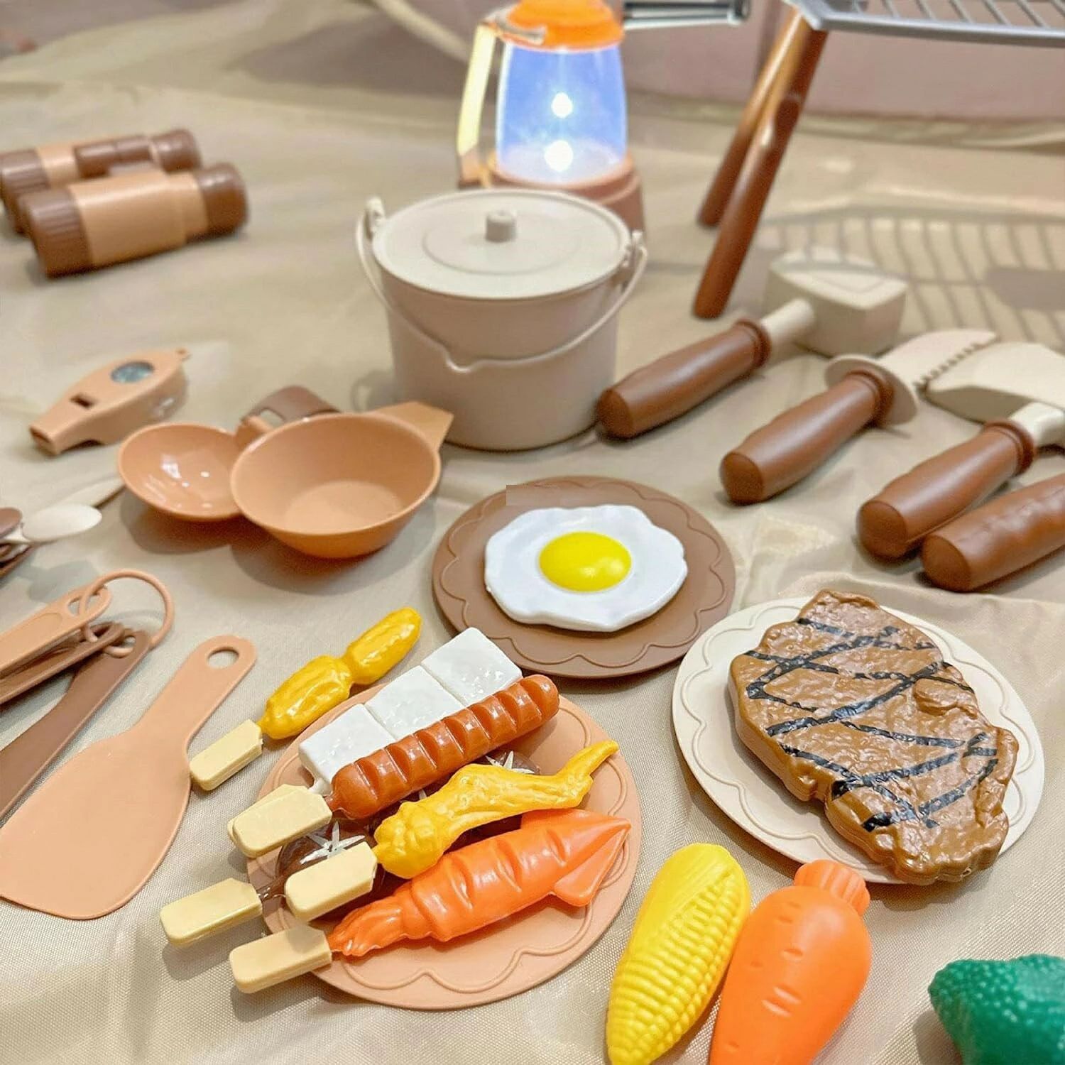 ごっこ遊びセット、キャンプごっこおもちゃ、キャンプごっこおもちゃ、想像力が解き放たれる子供用ごっこ遊びセット、テント、懐中電灯、双眼鏡を含むキャンプごっこおもちゃで素晴らしいアウトドアを体験してください。