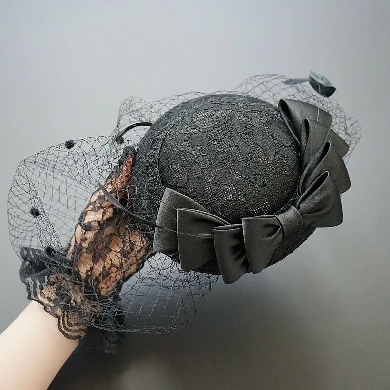 状態 　新品 商品内容 　トーク帽　 カラー 　（写真とおり） サイズ　 　 フリーサイズ：直径約16cm 生産国 　中国 納期 &nbsp;至急ご利用頂く場合は事前にメールでご連絡お願いします。&nbsp;　 注意事項 ●写真と実際の商品の色は 多少異なる場合がございます。 ●サイズ平置き採寸ですので若干の誤差が生じる場合がございます。 ●こちらのアクセサリーはひとつひとつ手作りの為、実際お届けする商品は写真と柄の配置が異なります。予めご了承ください。状態 　新品 商品内容 　トーク帽　 カラー 　（写真とおり） サイズ　 　 フリーサイズ：直径約16cm 生産国 　中国 納期 &nbsp;至急ご利用頂く場合は事前にメールでご連絡お願いします。&nbsp;　 注意事項 ●写真と実際の商品の色は 多少異なる場合がございます。 ●サイズ平置き採寸ですので若干の誤差が生じる場合がございます。 ●こちらのアクセサリーはひとつひとつ手作りの為、実際お届けする商品は写真と柄の配置が異なります。予めご了承ください。