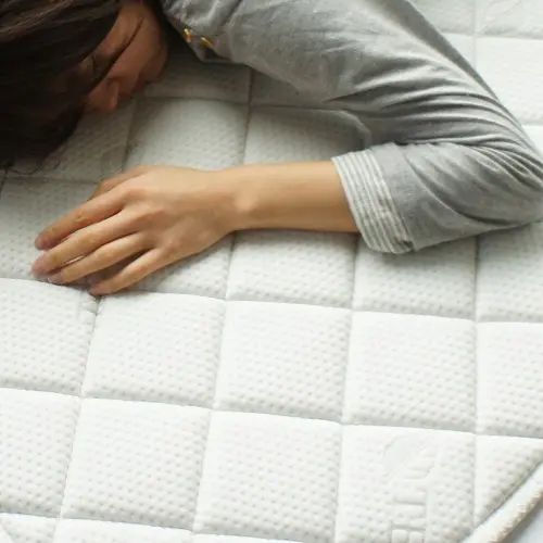 Rakuten - 敷きパッド オールシーズン対応 丸洗い可 吸水 低反発 シンプル