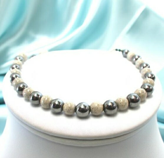 テラヘルツ&北投石 6mm丸玉ネックレス 【選べる長さ34～56cm】 【北投石：台湾産セラミック加工処理石】 白・黒 モノトーンデザインが人気 金具の無い伸び～るネックレス