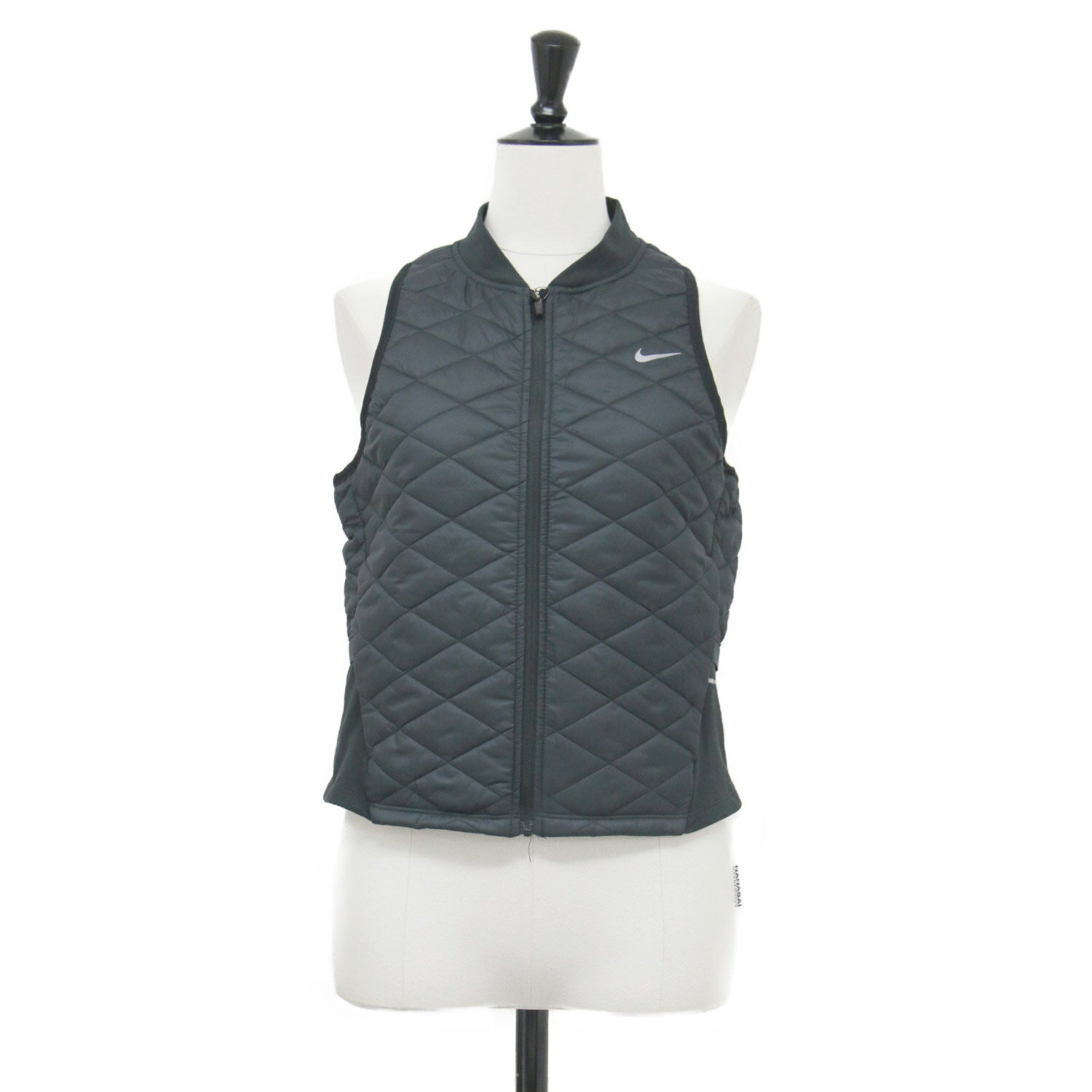 NIKE エアフライヤー ランニングベスト / AEROLAYER スポーツ カジュアル リラックス ファッション コーデ スタイル NIKE ナイキ ベスト ブラック 黒 サイズ:M | エアフライヤー ランニングベスト | AEROLAYER | ノースリーブ コンパクト ジップアップ キルティング 中綿 | トップス 羽織り【レディース】【K4636】