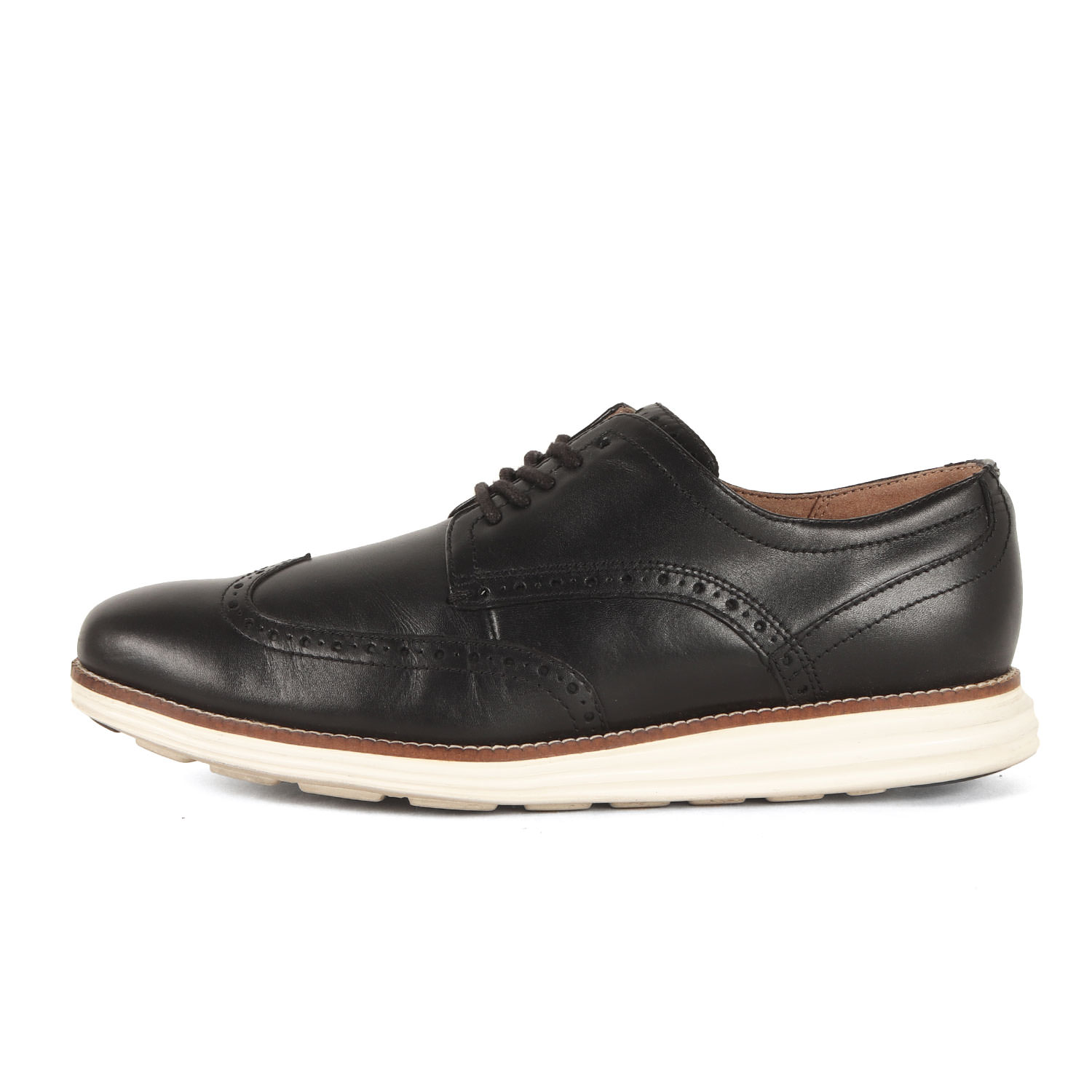 アイテム紹介 ブランド名 Cole Haan(コール ハーン) 品番 C26469 素材 レザー 参考定価 50,600円(税込) 商品説明 ・カウレザー ・ウイングチップ ・クッション性の高い軽量ソールユニット“グランドOS” ・5ホール...