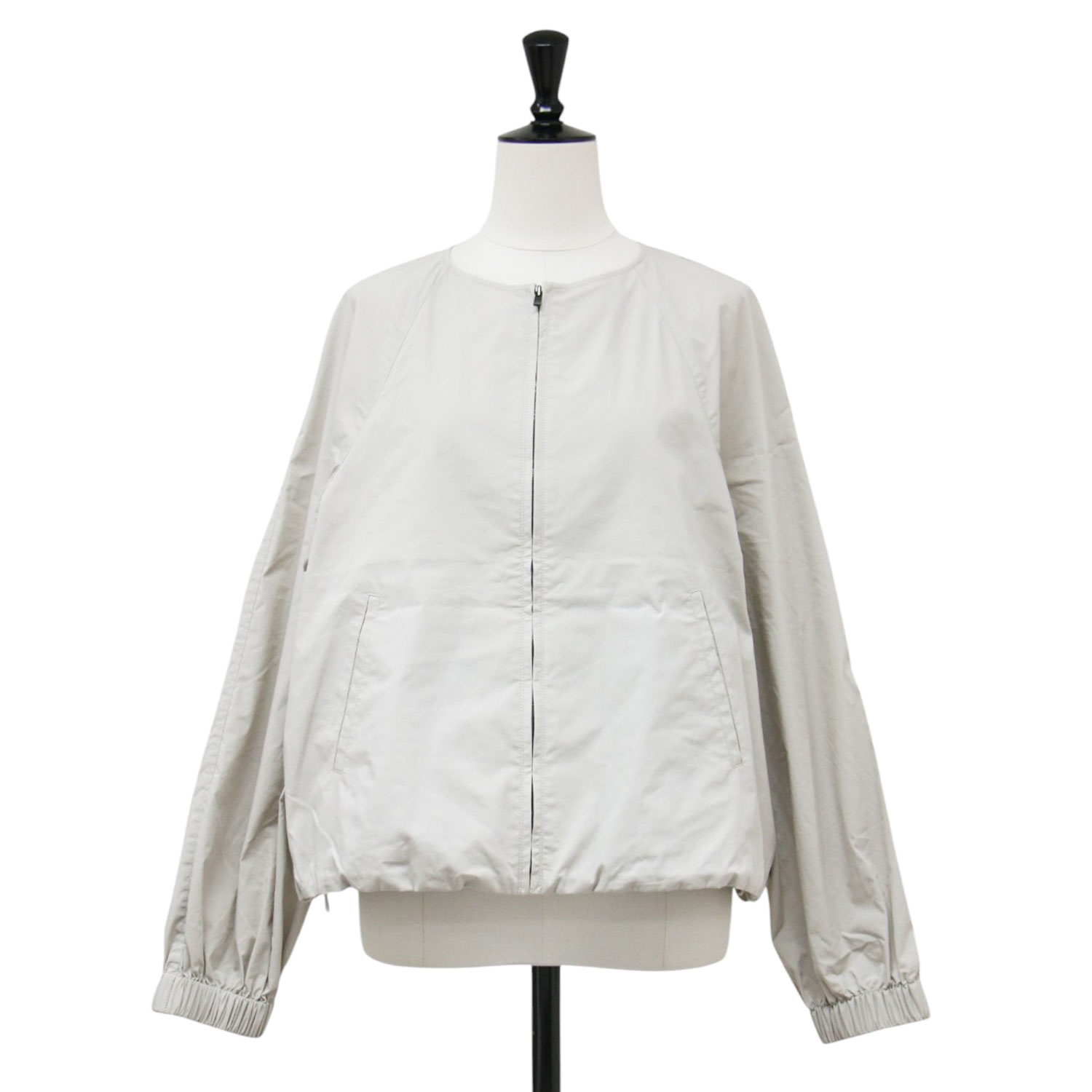 Rakuten - theory luxe セオリーリュクス ブルゾン グレー系 サイズ:38(M) | 24秋冬 ノーカラー クロップド ジップアップブルゾン | TECH POPLIN ABILA | クルーネック ラグラン ギャザー | アウター ジャケット 上着【レディース】【中古】【K4846】