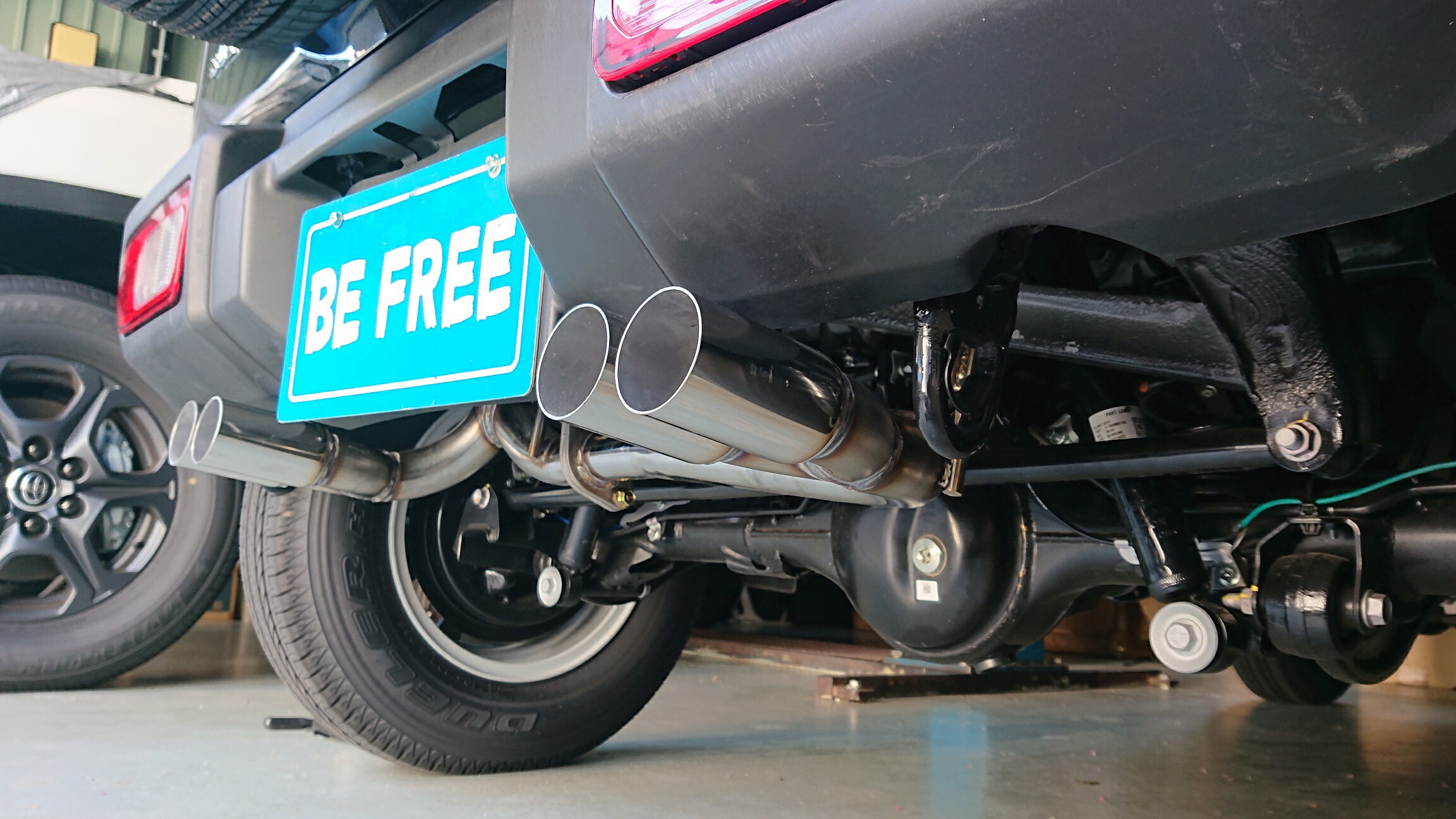 新製品！　ジムニー　JB64W　オールステンマフラー　左右4本出し！