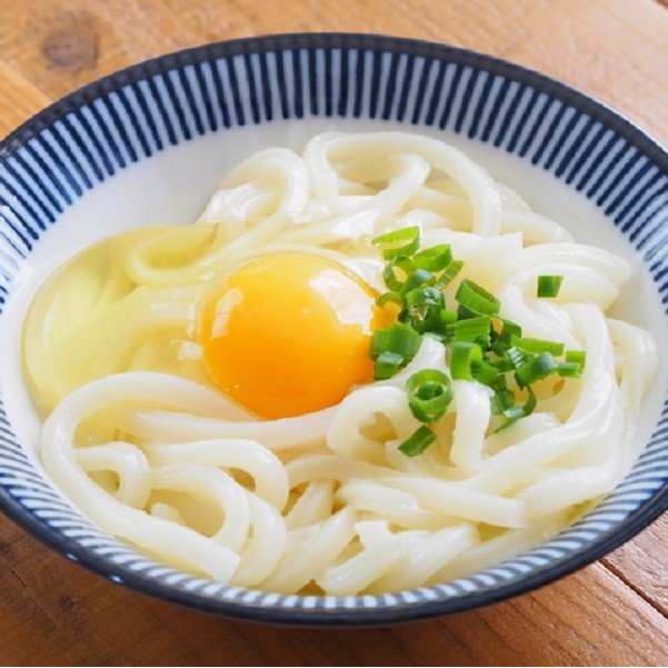 【送料無料】【池上製麺所　釜たま讃岐うどん9食入】釜玉うどん 釜玉 つゆ付き 本場 香川 半生 コシ モチモチ さぬきうどん 人気 お取り寄せ グルメ ギフト 贈り物 お得