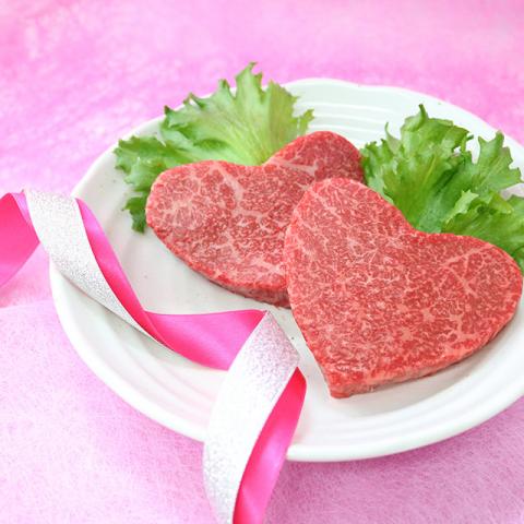 楽天ブランド和牛の百貨店 肉贈父の日 ギフト 早割 プレゼント 米沢牛 ギフト かわいいハート型 赤身 特撰 モモステーキ A5 A4 110g×3枚 [送料無料] | 結婚祝い 出産祝い 内祝い 牛肉 ブランド肉