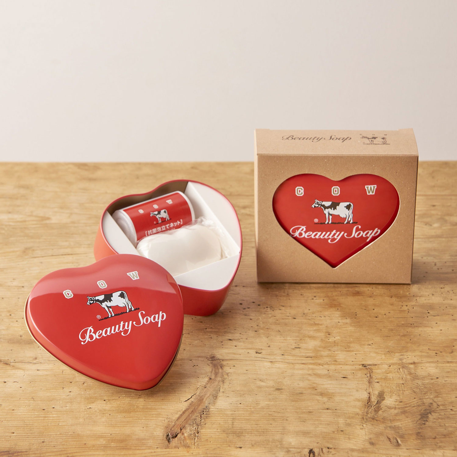 カウブランド 赤箱 ビューティ 石鹸 ハート缶　70g ミルクバター 配合 乳油 牛乳石鹸 赤箱 70g 固形石鹸 プレゼント プチギフト 可愛いのサムネイル