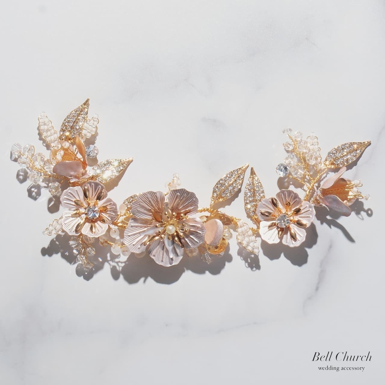 BellChurch楽天市場店のヘッドピース　ヘッドドレス　2点セット｜ビーズ　ジルコニア　ビジュー｜お花　フラワーモチーフ｜葉っぱ　リーフモチーフ｜ゴールド(BC-H91)｜アングル3